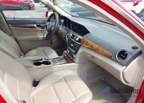 2012 Mercedes-Benz C 300 Luxury 4Matic/Sport 4Matic из США, поврежденный, VIN WDDGF8BB8CR207493